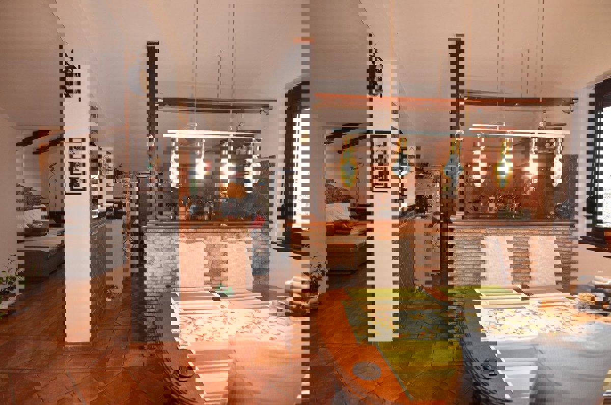  PARENZO - APPARTAMENTO MANSARDATO 126 M2 IN VENDITA