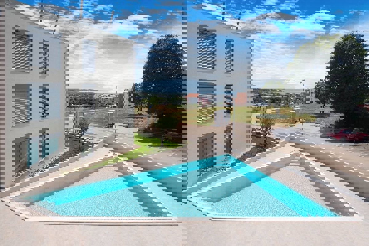 NOVIGRAD - APPARTAMENTO IN NUOVA COSTRUZIONE CON TERRAZZA SUL TETTO E PISCINA IN VENDITA