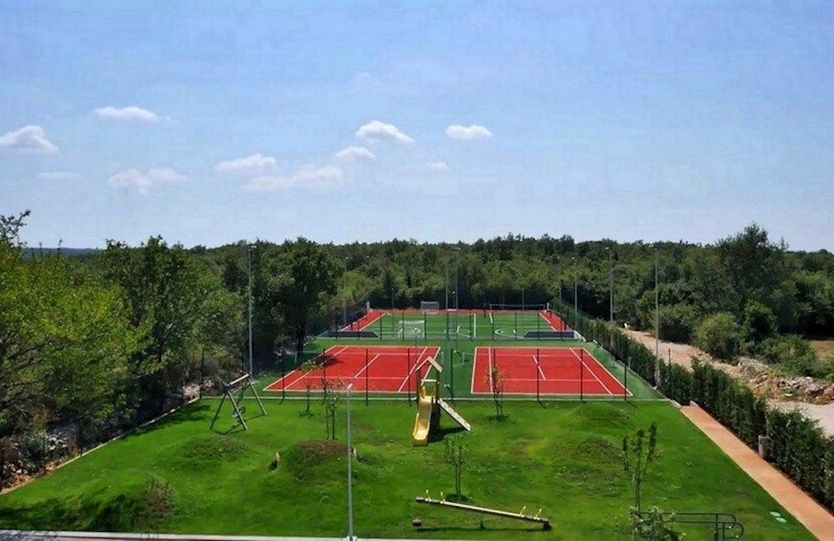 KANFANAR.-VILLA DI LUSSO CON PISCINA E CAMPO DA TENNIS IN VENDITA