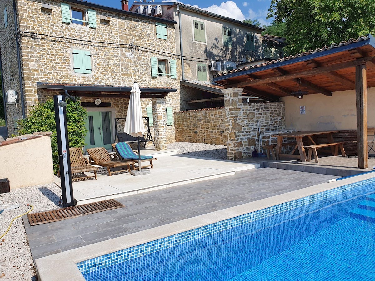 MOTOVUN-CASA IN PIETRA RISTRUTTURATA CON PISCINA IN VENDITA