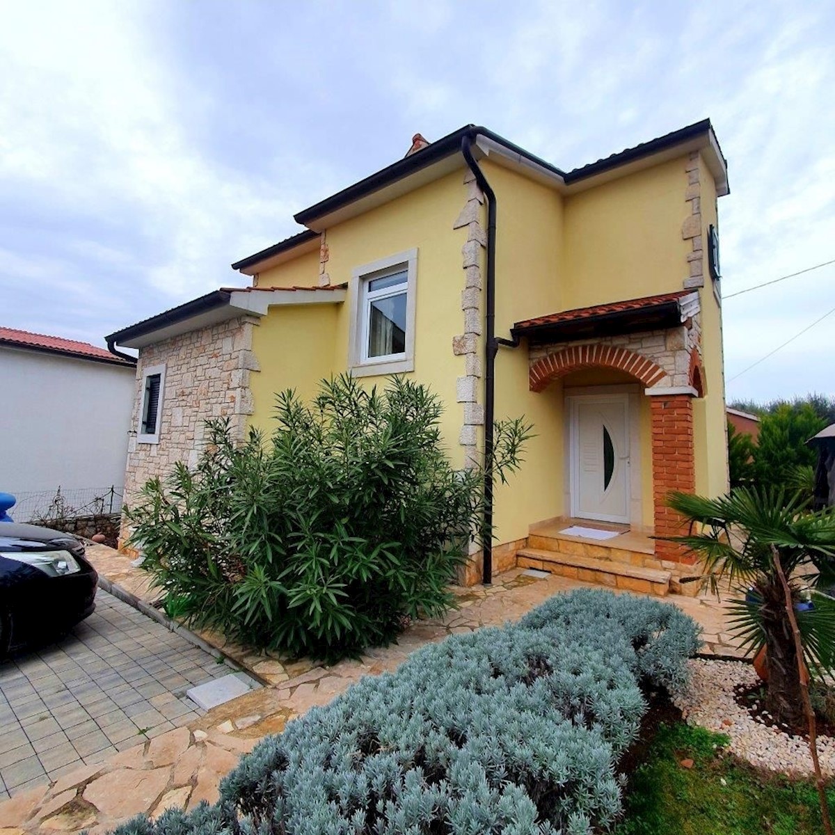 POREČ - CASA INDIPENDENTE CON VISTA MARE IN VENDITA