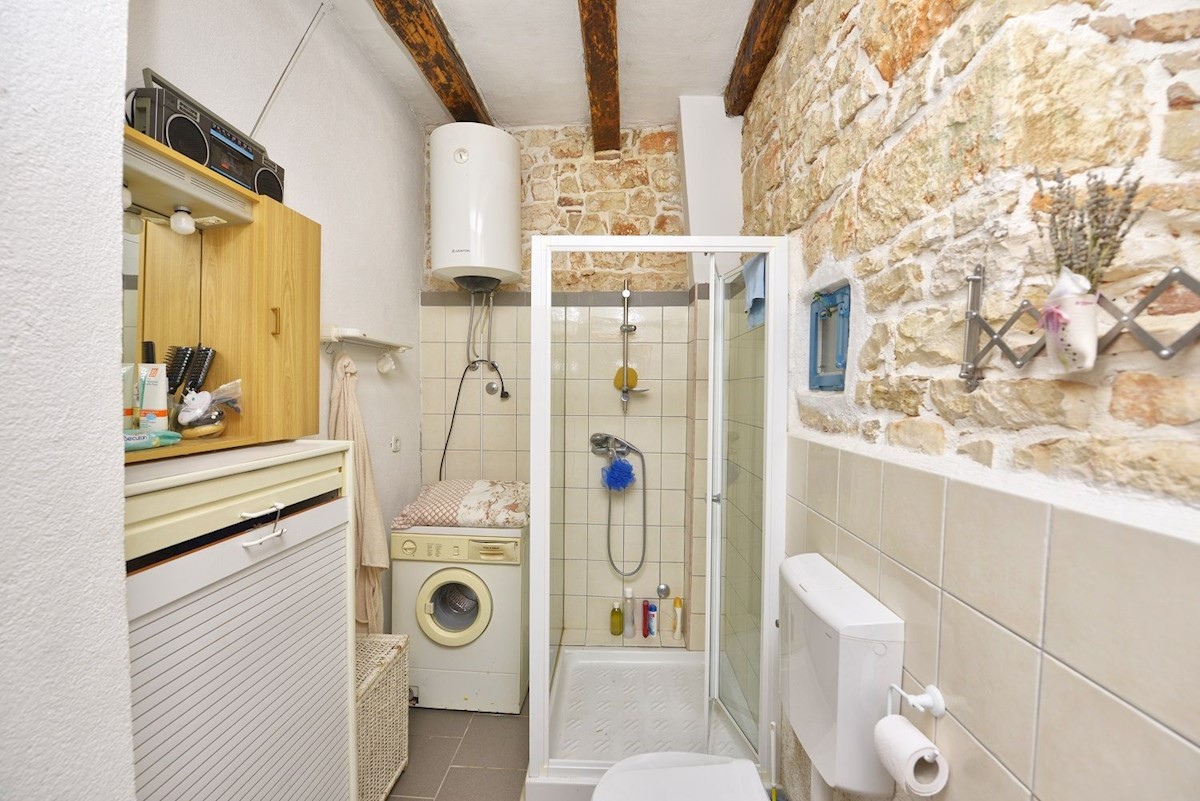 POREČ - STUPENDA CASA IN PIETRA CON AMPIO GIARDINO