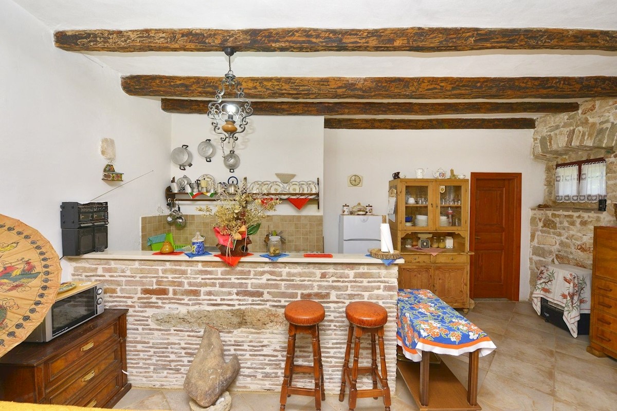 POREČ - STUPENDA CASA IN PIETRA CON AMPIO GIARDINO