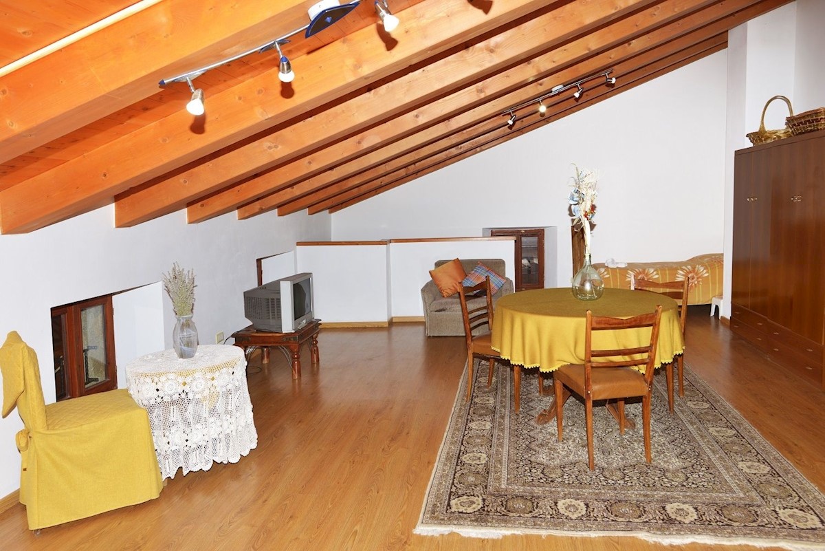 POREČ - STUPENDA CASA IN PIETRA CON AMPIO GIARDINO