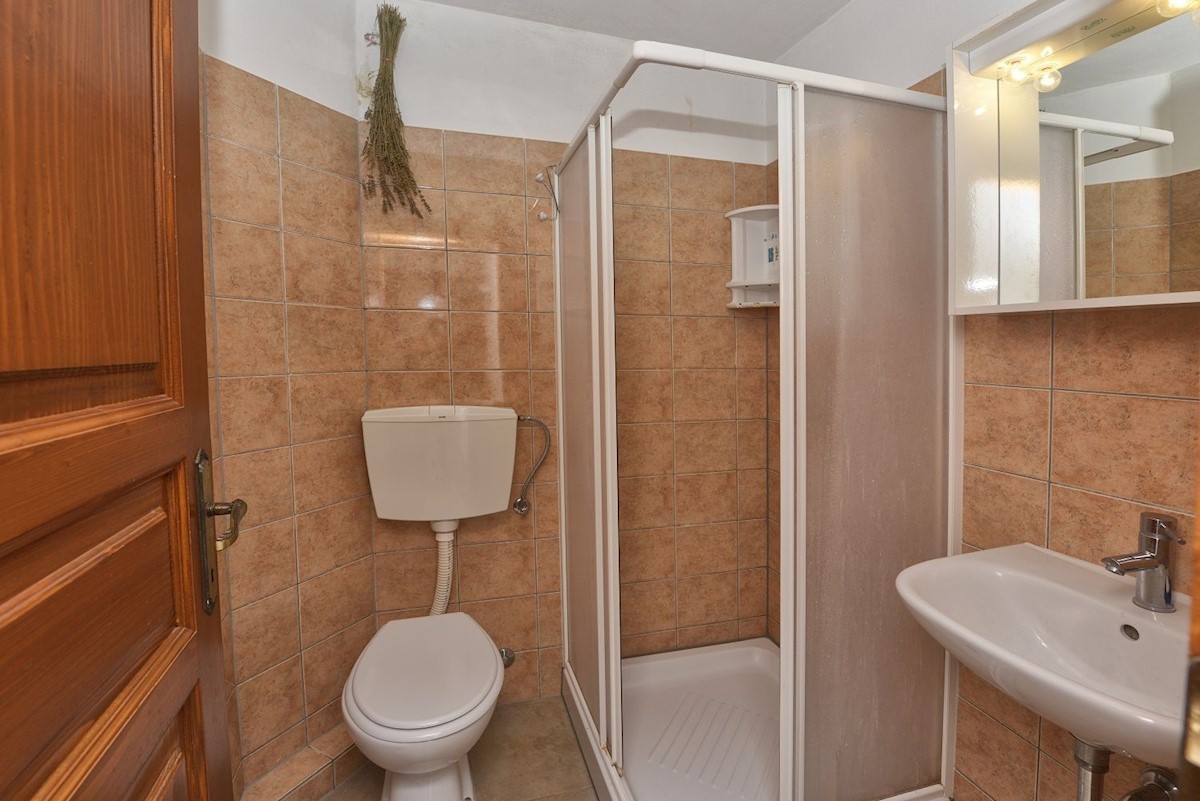 POREČ - STUPENDA CASA IN PIETRA CON AMPIO GIARDINO