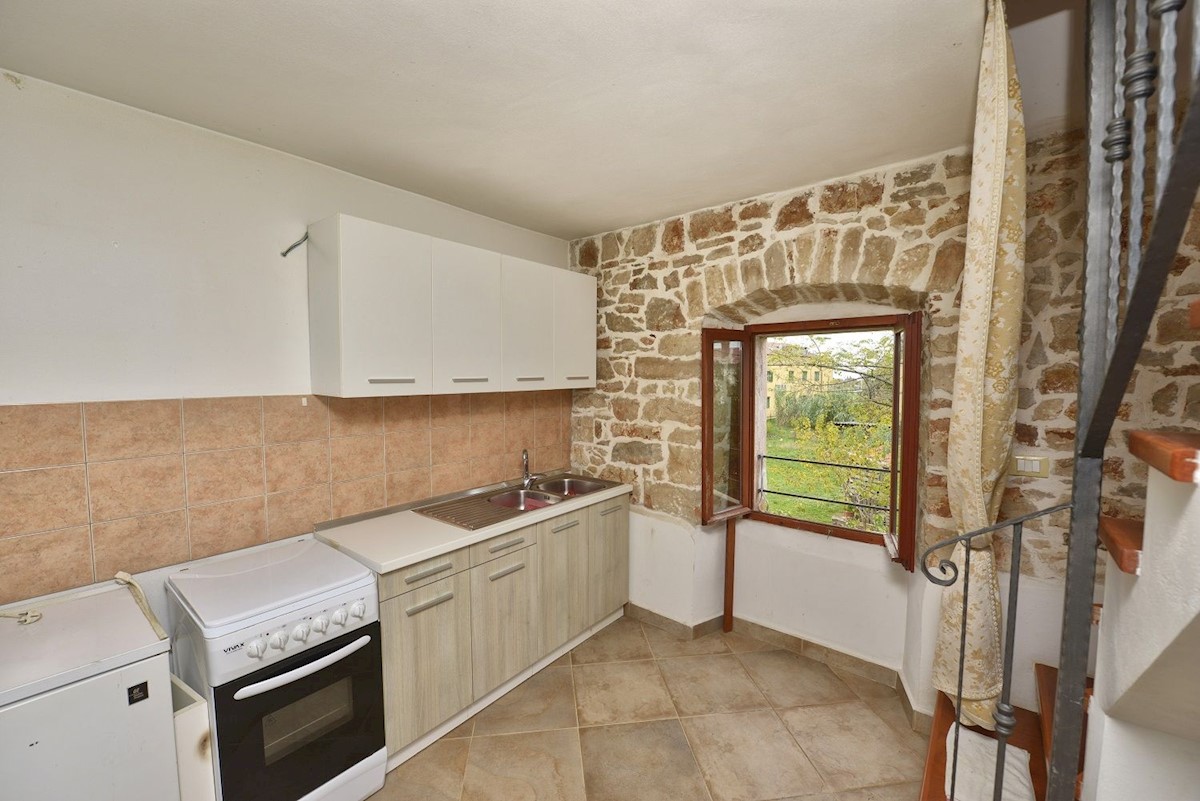 POREČ - STUPENDA CASA IN PIETRA CON AMPIO GIARDINO