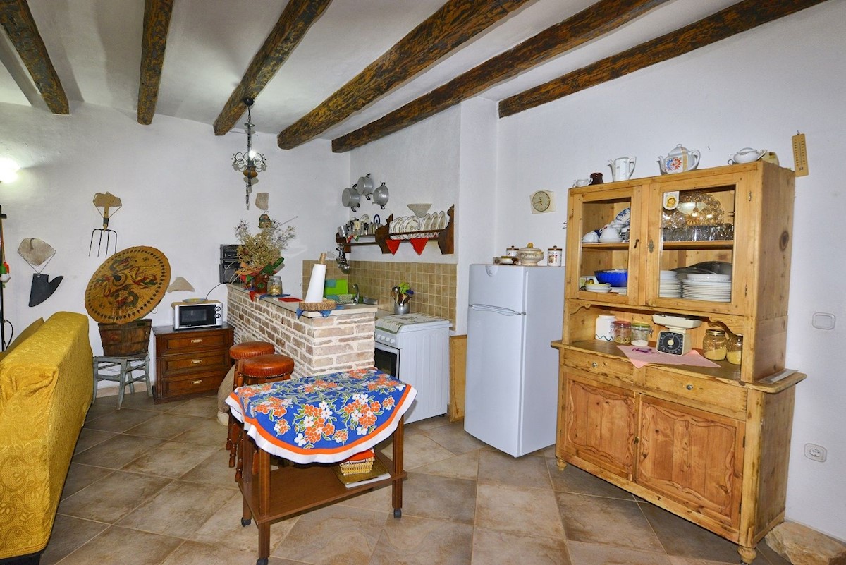 POREČ - STUPENDA CASA IN PIETRA CON AMPIO GIARDINO