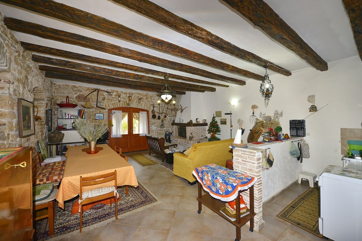 POREČ - STUPENDA CASA IN PIETRA CON AMPIO GIARDINO