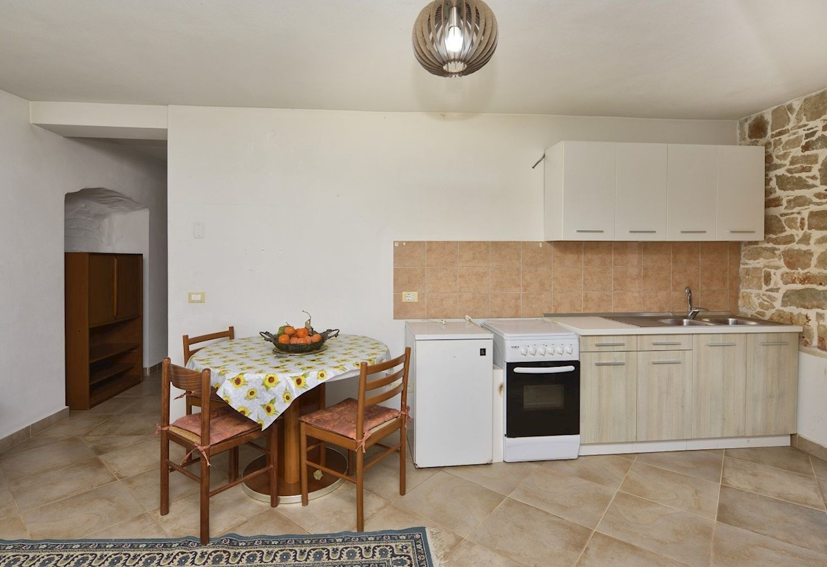 POREČ - STUPENDA CASA IN PIETRA CON AMPIO GIARDINO