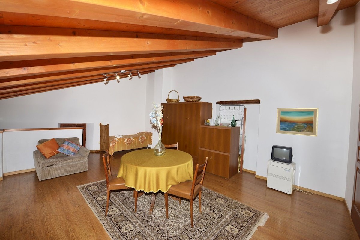 POREČ - STUPENDA CASA IN PIETRA CON AMPIO GIARDINO