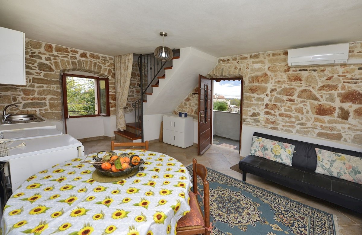 POREČ - STUPENDA CASA IN PIETRA CON AMPIO GIARDINO