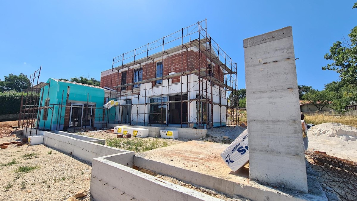 PARENZO-VILLA DI LUSSO CON PISCINA IN COSTRUZIONE