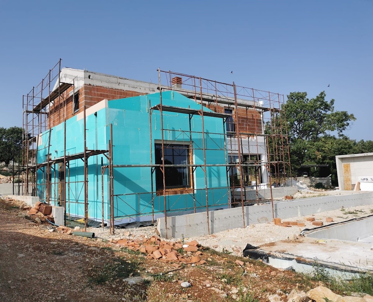 PARENZO-VILLA DI LUSSO CON PISCINA IN COSTRUZIONE