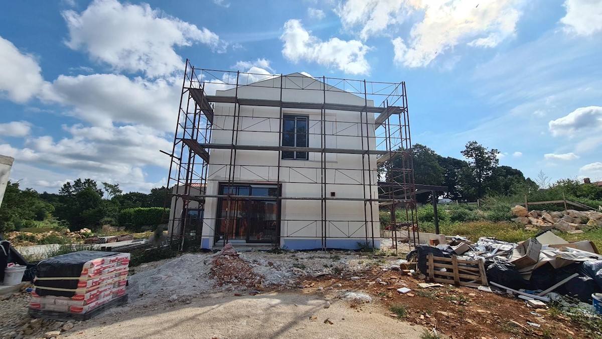 PARENZO-VILLA DI LUSSO CON PISCINA IN COSTRUZIONE
