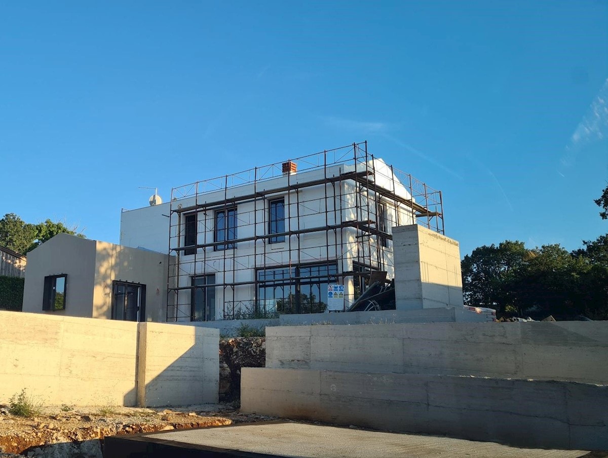 PARENZO-VILLA DI LUSSO CON PISCINA IN COSTRUZIONE