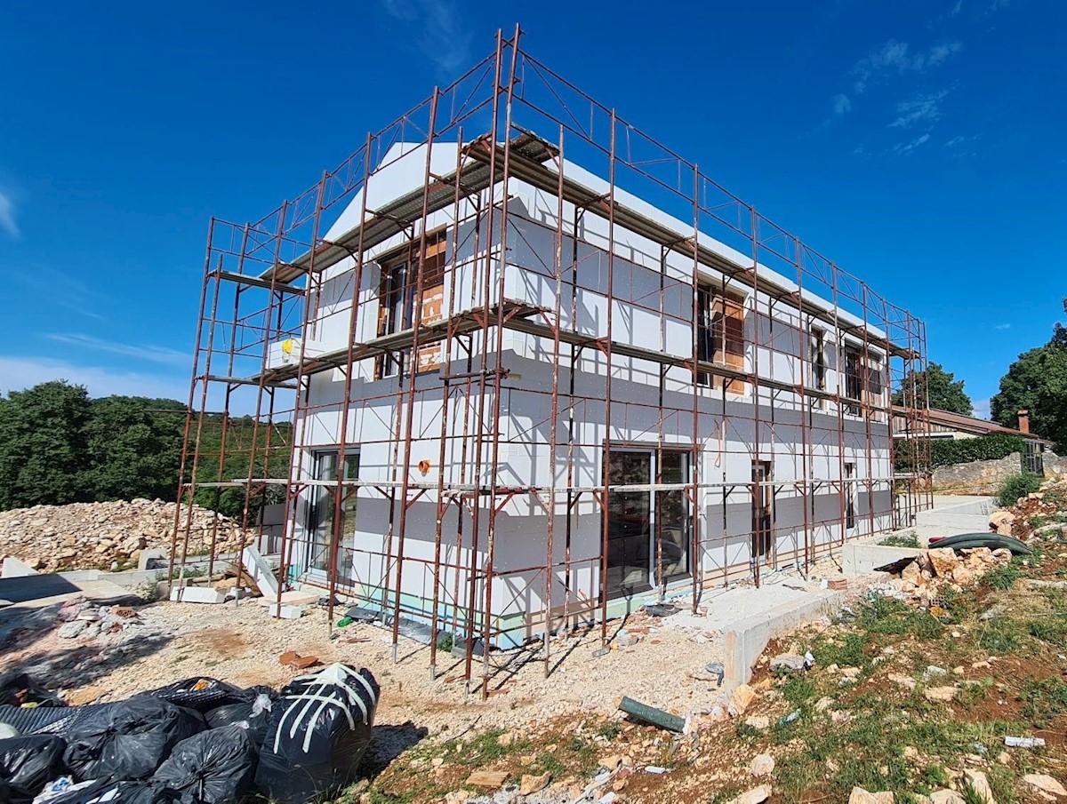 PARENZO-VILLA DI LUSSO CON PISCINA IN COSTRUZIONE