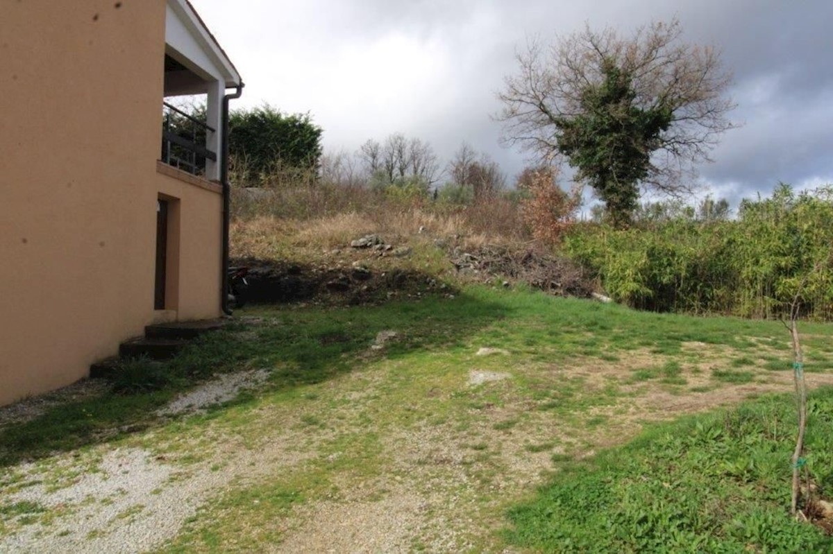 PARENZO-CASA CON 2 APPARTAMENTI IN VENDITA, VISTA SU MONTONA