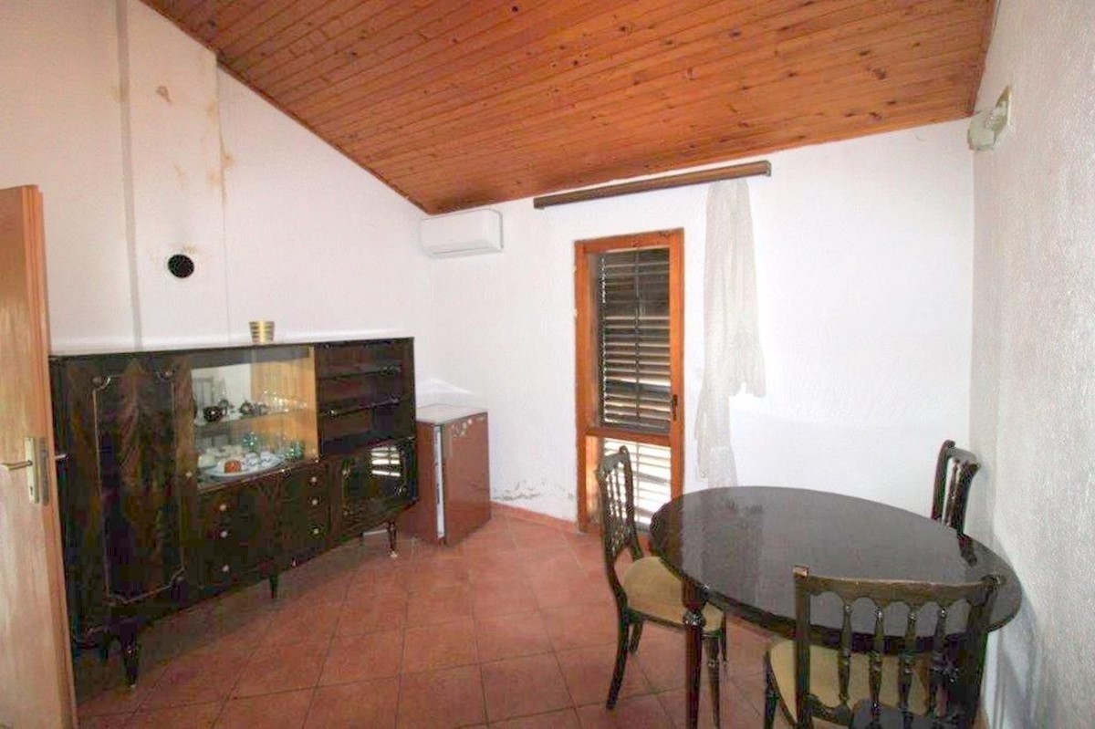 PARENZO-CASA CON 2 APPARTAMENTI IN VENDITA, VISTA SU MONTONA