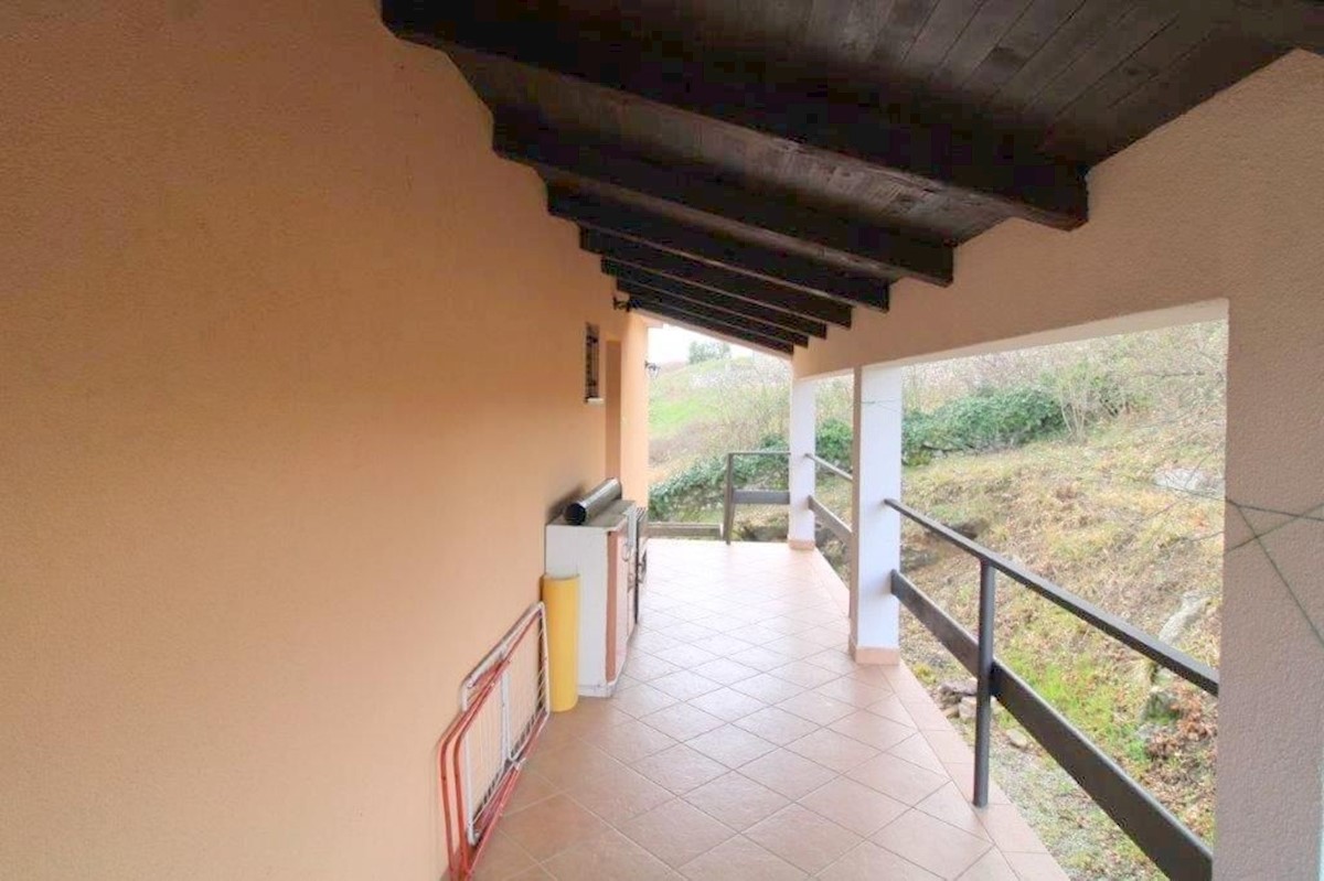 PARENZO-CASA CON 2 APPARTAMENTI IN VENDITA, VISTA SU MONTONA