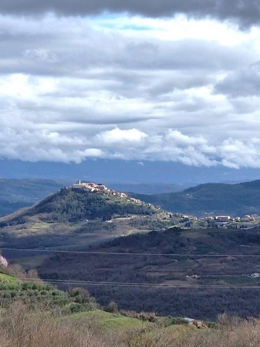 PARENZO-CASA CON 2 APPARTAMENTI IN VENDITA, VISTA SU MONTONA