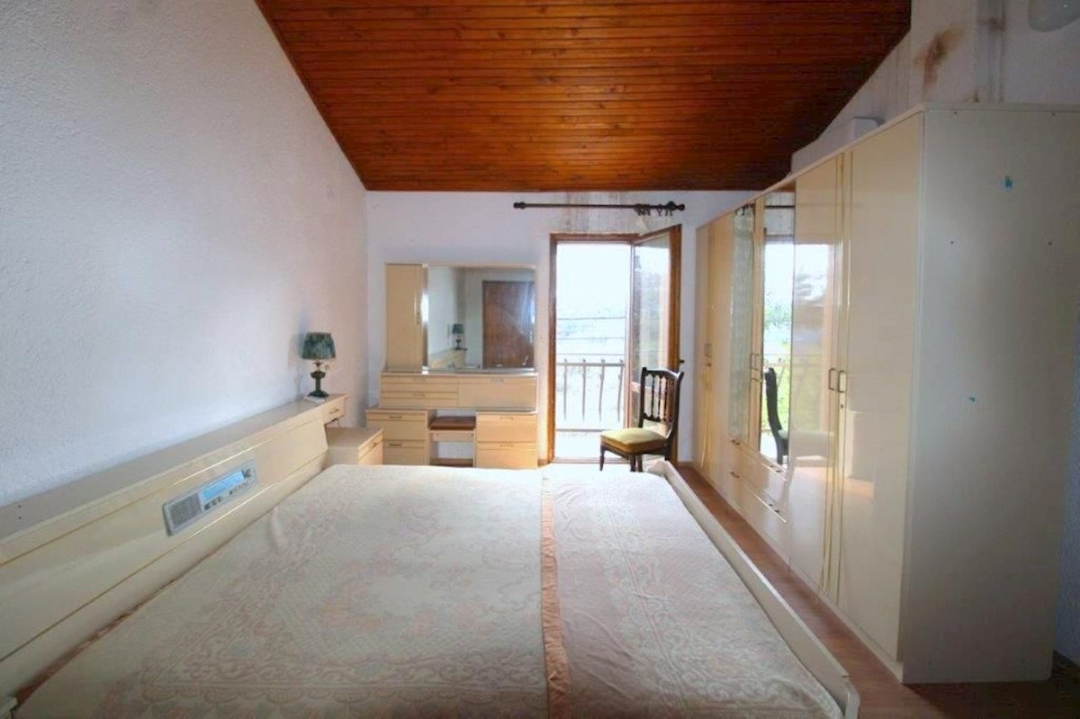 PARENZO-CASA CON 2 APPARTAMENTI IN VENDITA, VISTA SU MONTONA