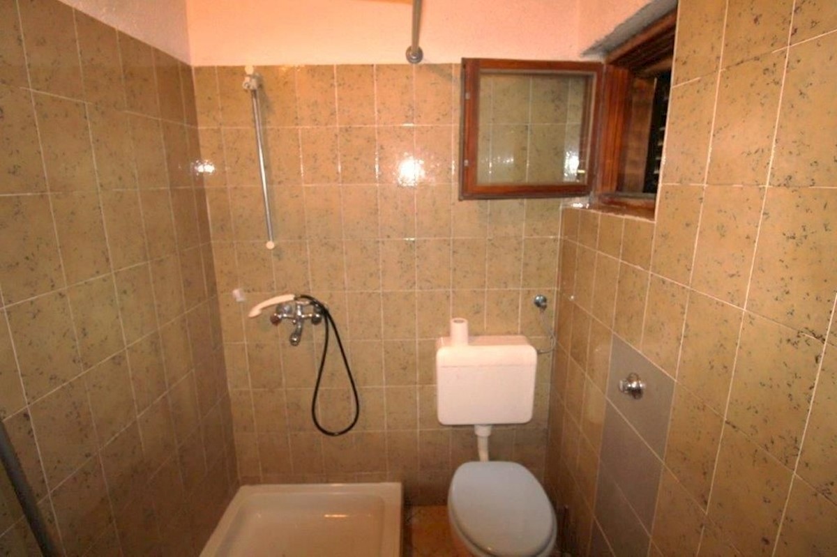 PARENZO-CASA CON 2 APPARTAMENTI IN VENDITA, VISTA SU MONTONA
