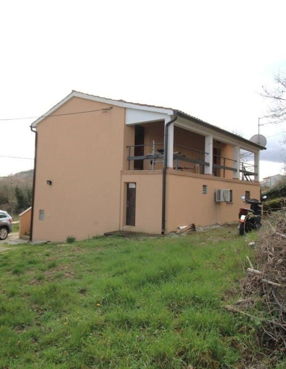 PARENZO-CASA CON 2 APPARTAMENTI IN VENDITA, VISTA SU MONTONA