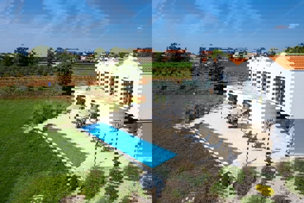 PARENZO-VILLA DI LUSSO SU UN AMPIO GIARDINO