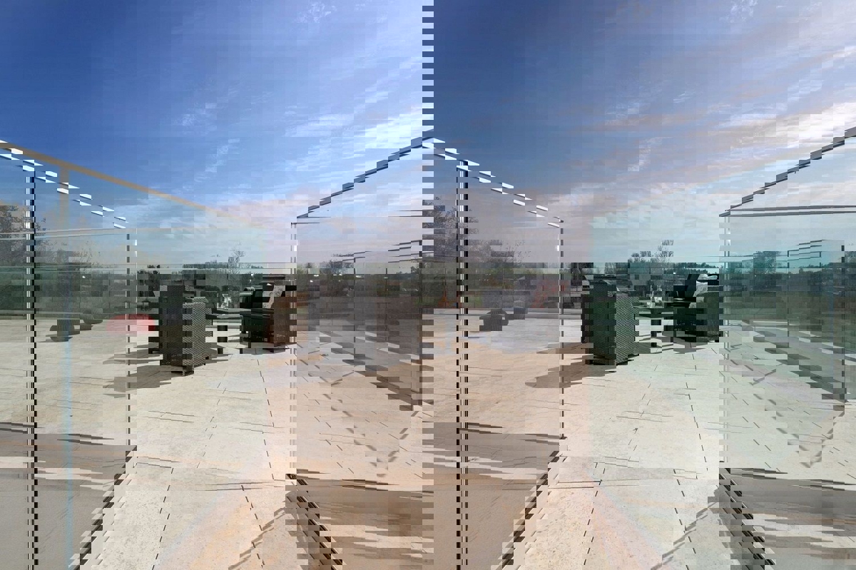 PARENZO-VILLA DI LUSSO SU UN AMPIO GIARDINO