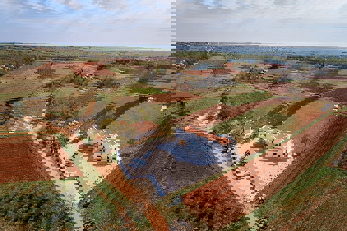 PARENZO-VILLA DI LUSSO SU UN AMPIO GIARDINO