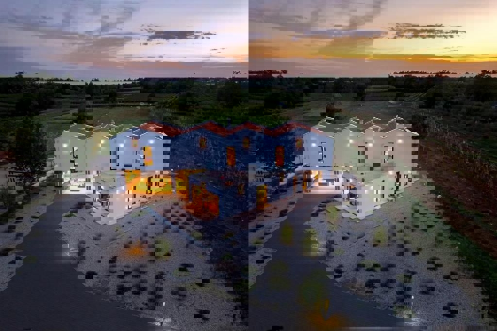 PARENZO-VILLA DI LUSSO SU UN AMPIO GIARDINO