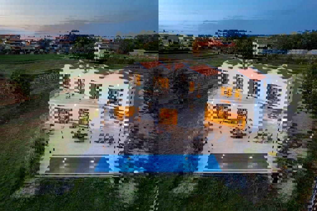 PARENZO-VILLA DI LUSSO SU UN AMPIO GIARDINO