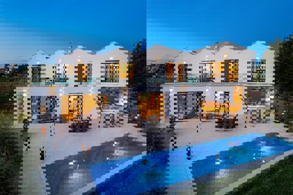 PARENZO-VILLA DI LUSSO SU UN AMPIO GIARDINO