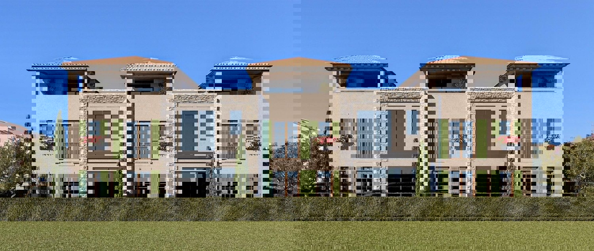 PARENZO - CASA A SCHIERA IN VENDITA