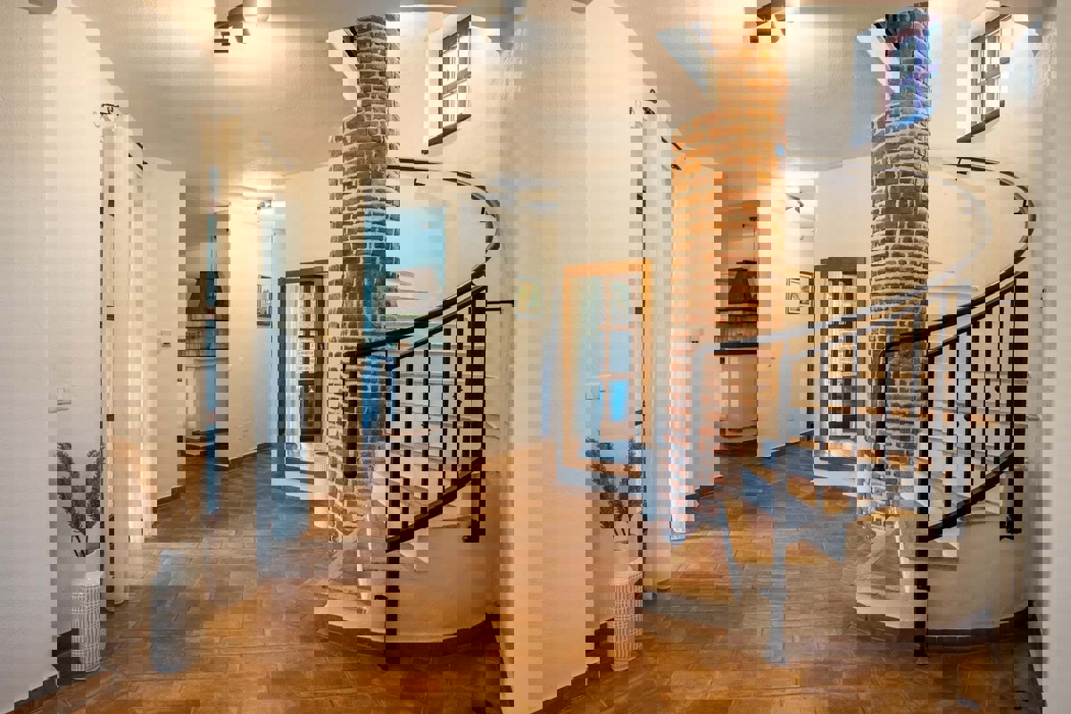 SAN LOVREC HERAKI - VILLA RUSTICA IN VENDITA