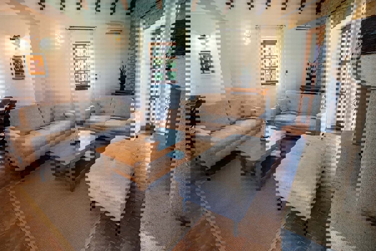 SAN LOVREC HERAKI - VILLA RUSTICA IN VENDITA