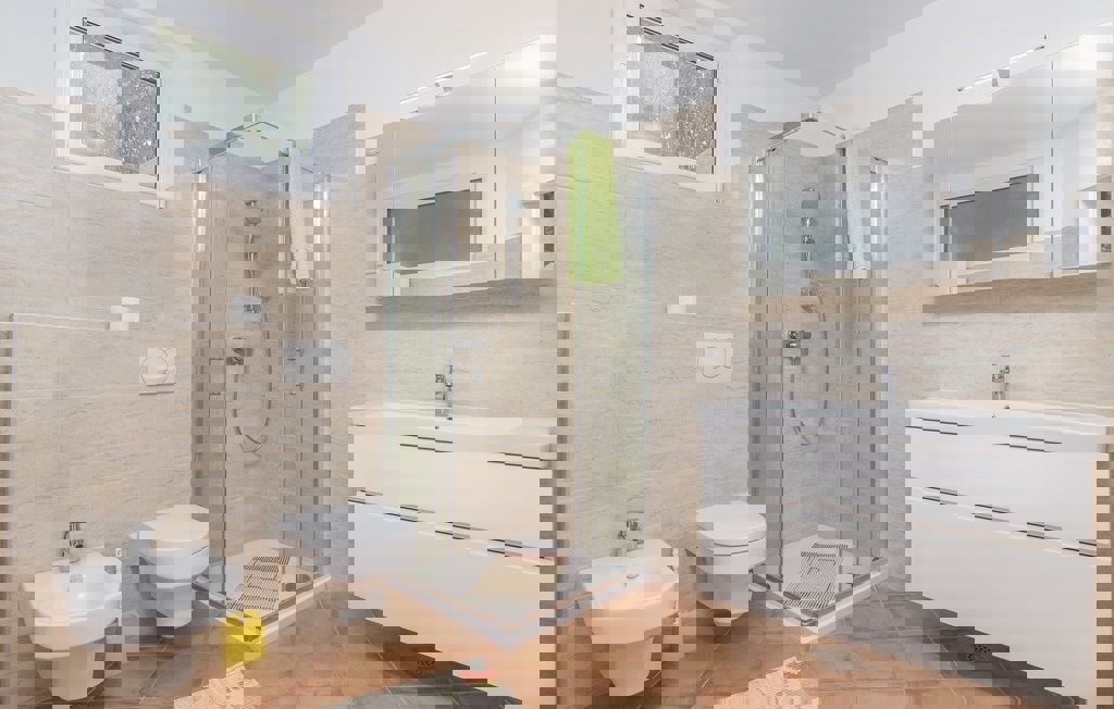 PARENZO - VILLA CON TRE APPARTAMENTI E VISTA PANORAMICA SUL MARE