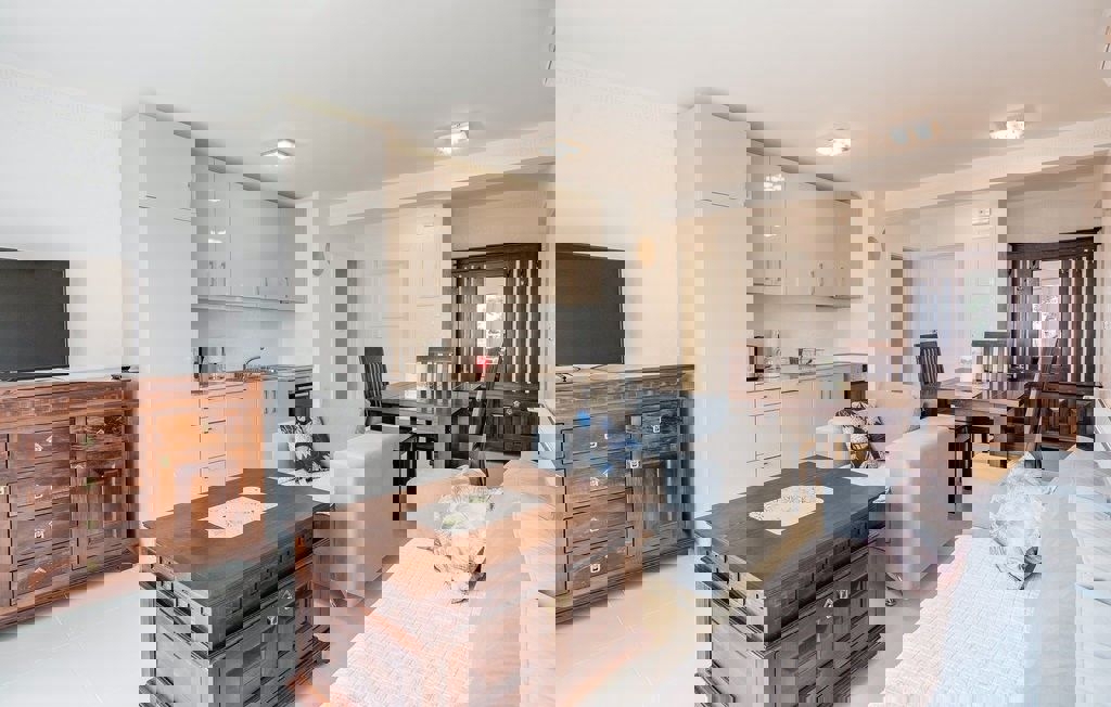 PARENZO - VILLA CON TRE APPARTAMENTI E VISTA PANORAMICA SUL MARE