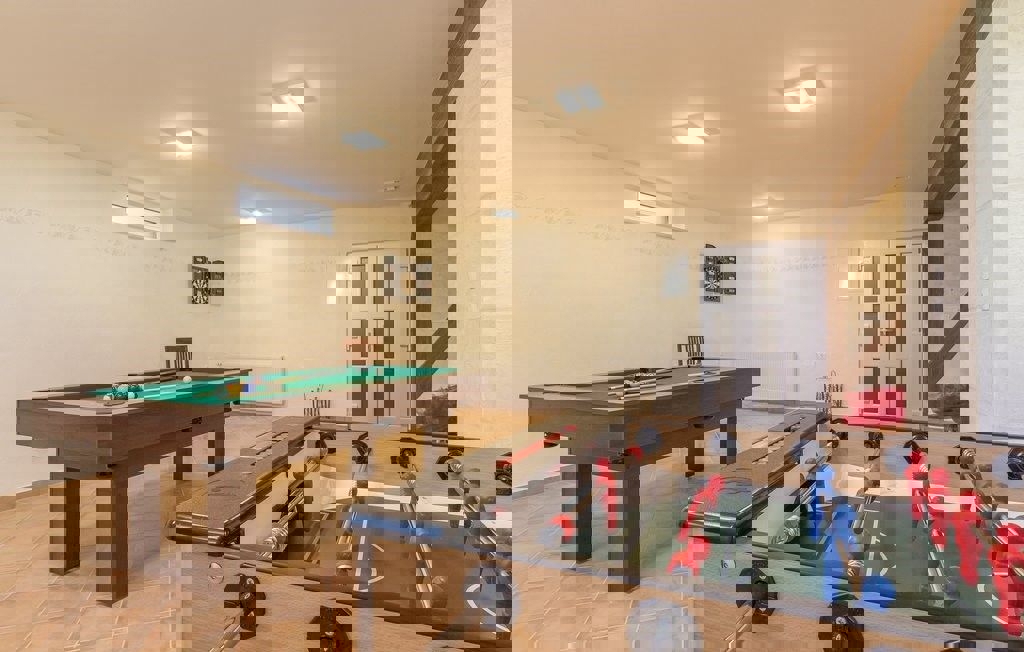 PARENZO - VILLA CON TRE APPARTAMENTI E VISTA PANORAMICA SUL MARE