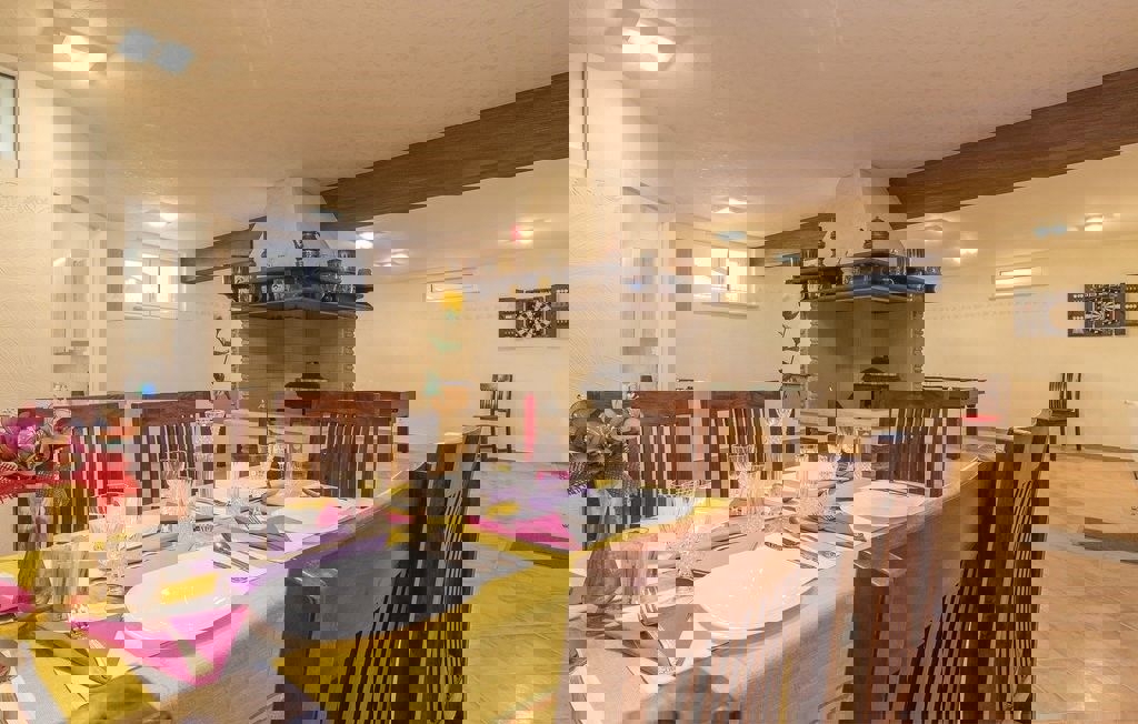 PARENZO - VILLA CON TRE APPARTAMENTI E VISTA PANORAMICA SUL MARE