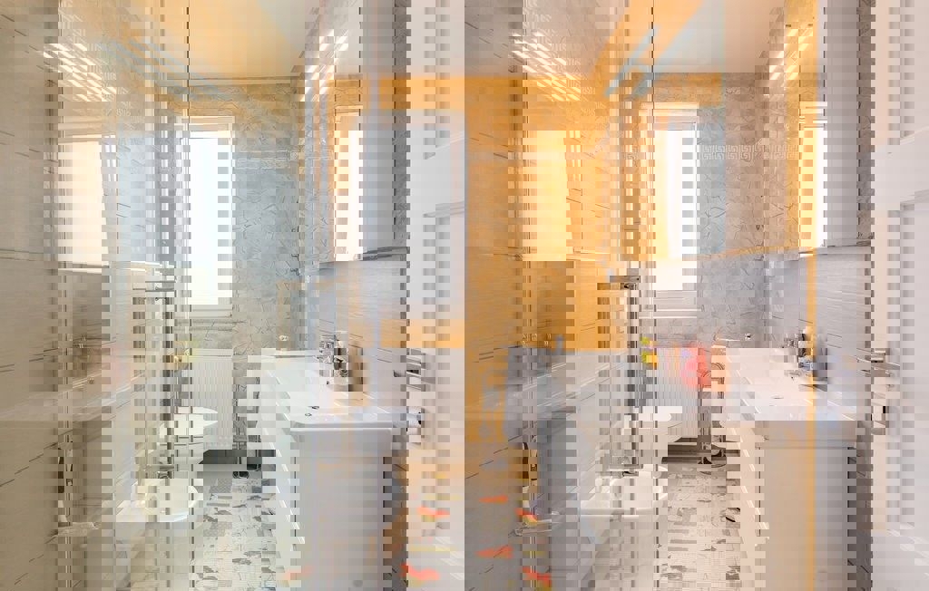 PARENZO - VILLA CON TRE APPARTAMENTI E VISTA PANORAMICA SUL MARE