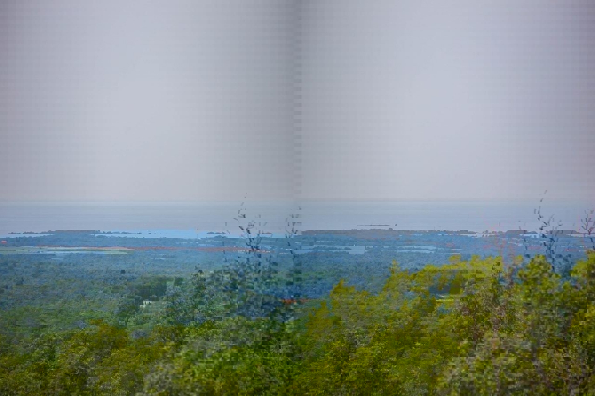 PARENZO - VILLA CON TRE APPARTAMENTI E VISTA PANORAMICA SUL MARE