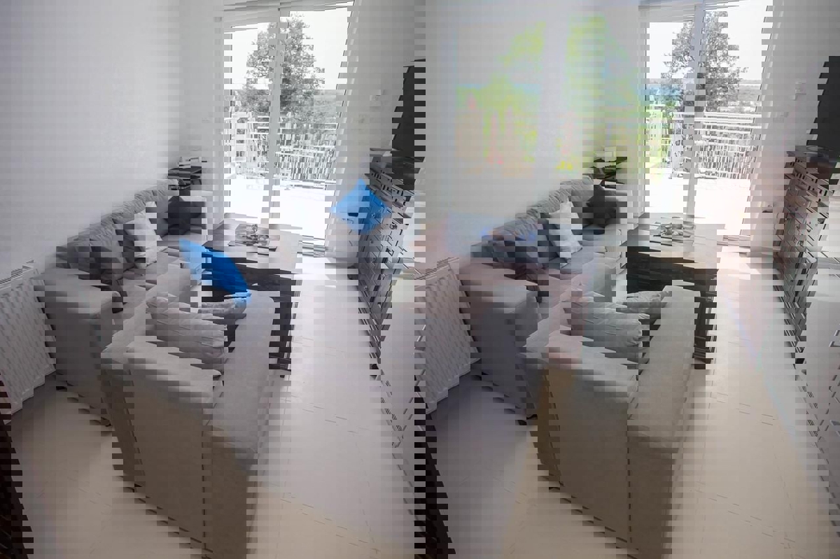 PARENZO - VILLA CON TRE APPARTAMENTI E VISTA PANORAMICA SUL MARE