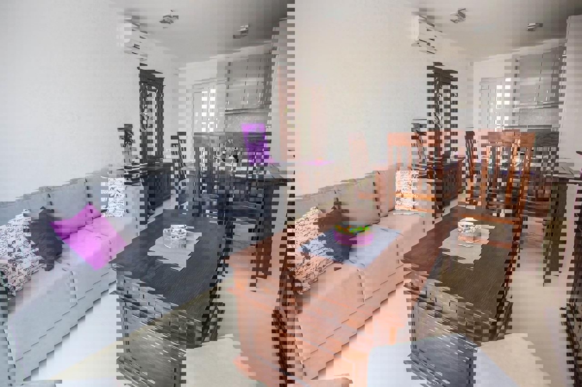 PARENZO - VILLA CON TRE APPARTAMENTI E VISTA PANORAMICA SUL MARE