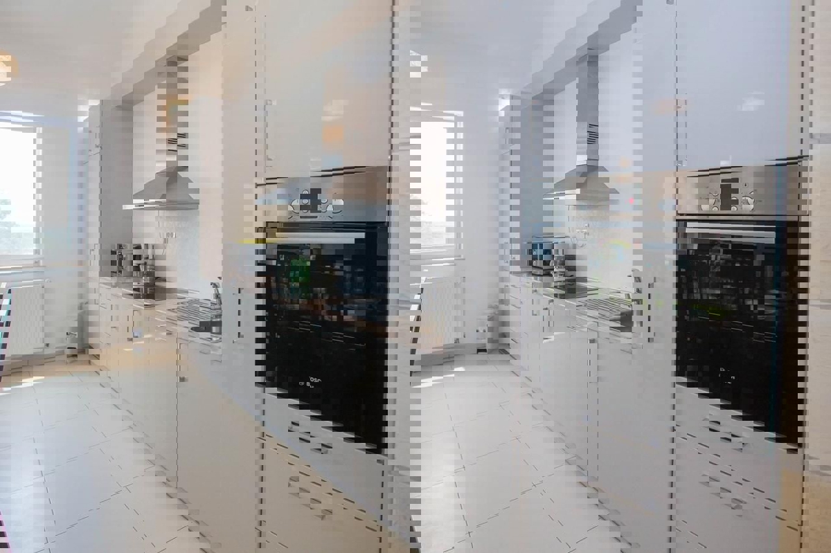 PARENZO - VILLA CON TRE APPARTAMENTI E VISTA PANORAMICA SUL MARE