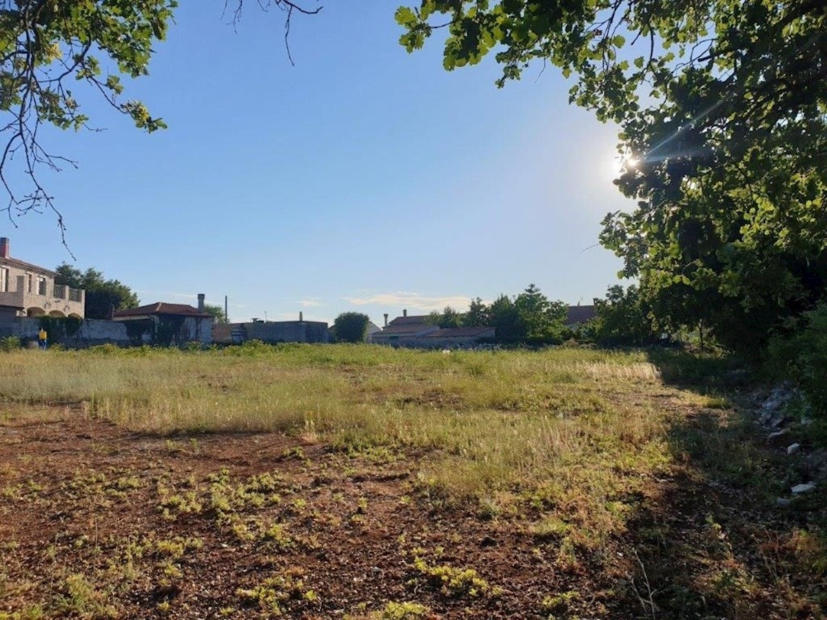 POREČ DINTORNI - TERRENO EDIFICABILE CON PERMESSA EDILIZIA