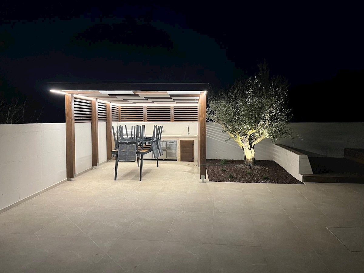 PARENZO - STUPENDA  VILLA MODERNA IN VENDITA