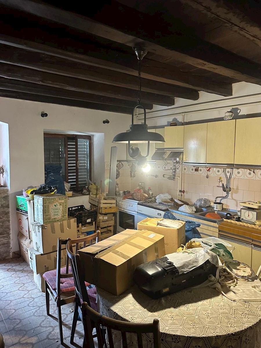  ROVIGNO D INTORNI- DUE CASE IN PIETRA CON GIARDINO DI ADATTAMENTO