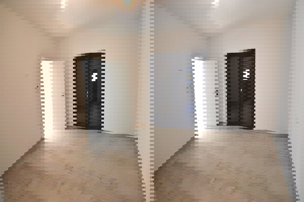  PARENZO - CASA CON DUE APPARTAMENTI, PISCINA E VISTA MARE