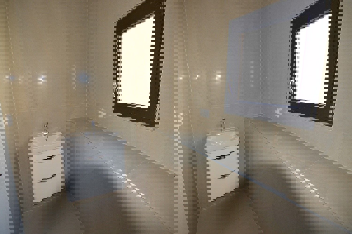  PARENZO - CASA CON DUE APPARTAMENTI, PISCINA E VISTA MARE